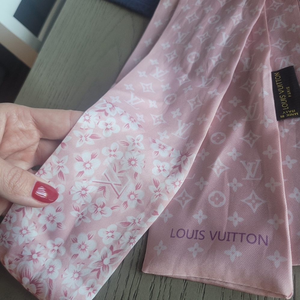 Louis Vuitton twilly neck scarf 100% silk